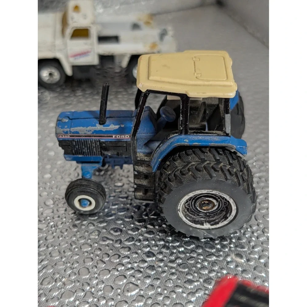 Vintage Diecast Farm Toy Lot international Ford Case IH John Deere Tractors 13pc